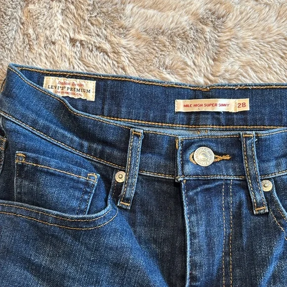 High Rise Levi’s - Picture 5 of 5